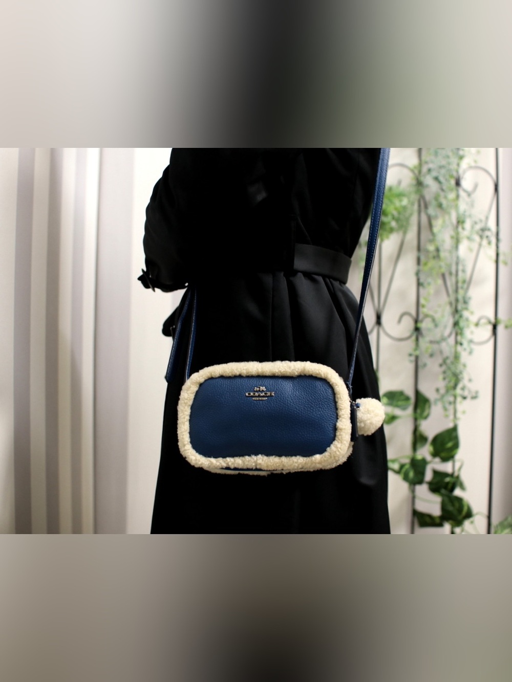 Coach Blue Pebbled Leather Crossbody with White Shearling Trim - Picture 3 of 14